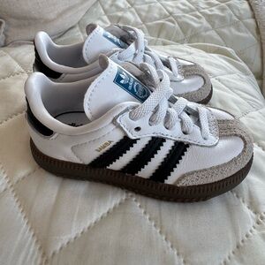 Adidas infant samba size 4 BNWOT